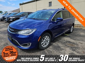 Used 2020 Chrysler Pacifica Touring-L image 1
