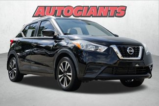 Used 2019 Nissan Kicks SV image 1