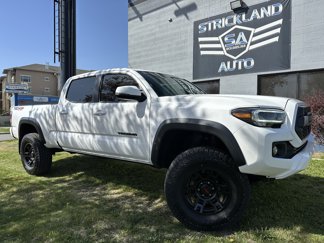 Used 2022 Toyota Tacoma TRD Off-Road image 1
