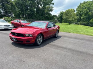 Used 2010 Ford Mustang Convertible image 1