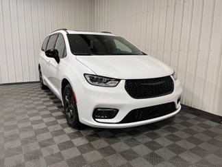 New 2025 Chrysler Pacifica Premium image 1