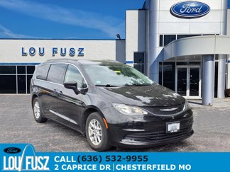 Used 2020 Chrysler Voyager Lxi image 1