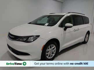 Used 2021 Chrysler Voyager Lxi image 1