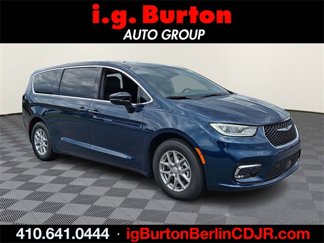 New 2025 Chrysler Pacifica Select image 1