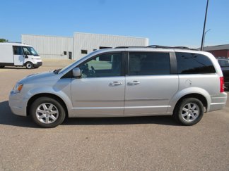 Used 2010 Chrysler Town & Country Touring image 1