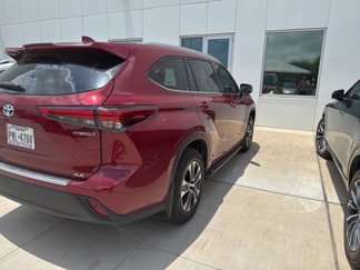 Used 2021 Toyota Highlander XLE image 1