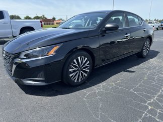 Used 2024 Nissan Altima 2.5 SV image 1