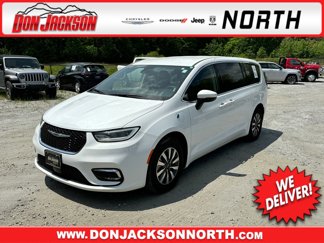 Used 2023 Chrysler Pacifica Touring-L image 1