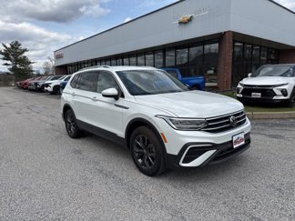 Used 2023 Volkswagen Tiguan SE image 1