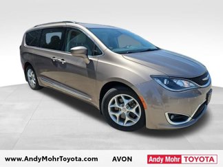 Used 2017 Chrysler Pacifica Touring-L w/ Tire & Wheel Group image 1