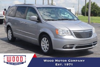 Used 2015 Chrysler Town & Country Touring image 1