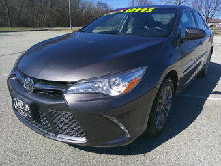 Used 2017 Toyota Camry SE image 1