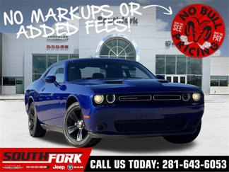 Used 2021 Dodge Challenger SXT image 1