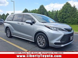Used 2021 Toyota Sienna LE image 1