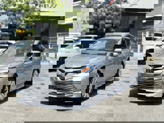 Used 2020 Toyota Camry LE image 1