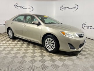 Used 2014 Toyota Camry LE image 1