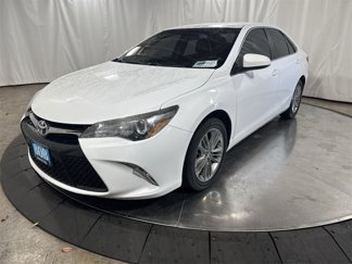Used 2017 Toyota Camry SE image 1
