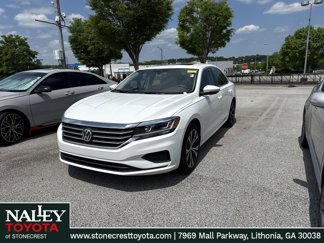 Used 2021 Volkswagen Passat 2.0T SE image 1