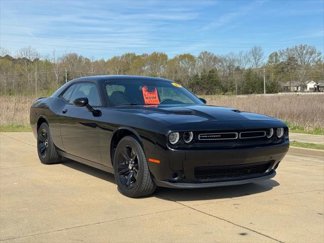 Used 2023 Dodge Challenger SXT image 1