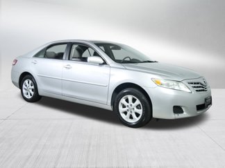Used 2011 Toyota Camry LE image 1