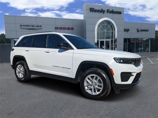 New 2025 Jeep Grand Cherokee Laredo image 1