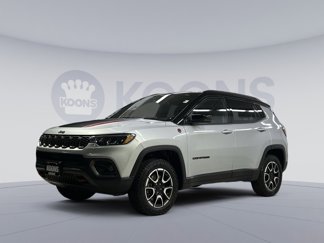 Used 2024 Jeep Compass Trailhawk image 1