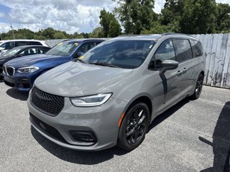Used 2021 Chrysler Pacifica Touring-L w/ S Appearance Package image 1