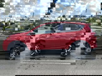 Used 2017 Toyota RAV4 XLE video 2
