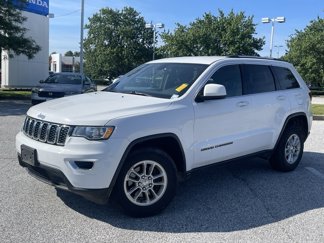 Used 2020 Jeep Grand Cherokee Laredo image 1