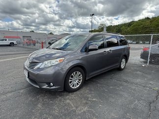 Used 2015 Toyota Sienna XLE Premium image 1