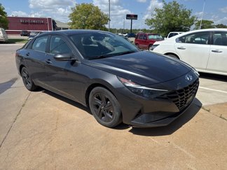 Used 2022 Hyundai Elantra SEL w/ Convenience Package image 1
