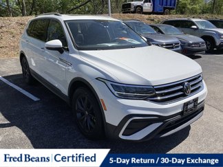 Used 2022 Volkswagen Tiguan SE w/ Panoramic Sunroof Package image 1