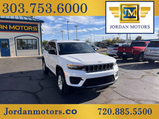 Used 2023 Jeep Grand Cherokee Laredo image 1