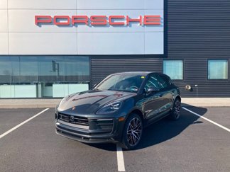Used 2024 Porsche Macan image 1