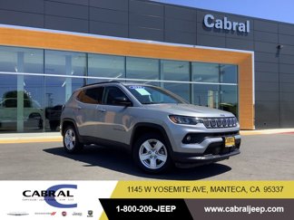 Used 2022 Jeep Compass Latitude image 1