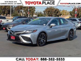 Used 2022 Toyota Camry SE image 1