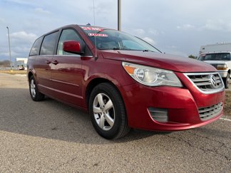 Used 2011 Volkswagen Routan SE image 1