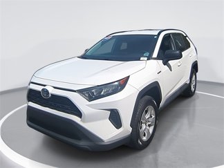 Used 2021 Toyota RAV4 LE image 1