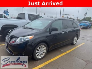 Used 2014 Toyota Sienna XLE image 1