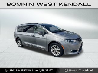 Used 2017 Chrysler Pacifica Touring-L w/ Tire & Wheel Group image 1