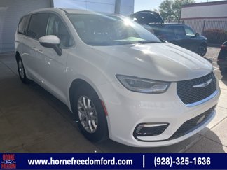 Used 2023 Chrysler Pacifica Touring-L image 1