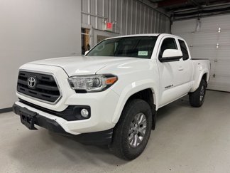 Used 2017 Toyota Tacoma SR5 image 1