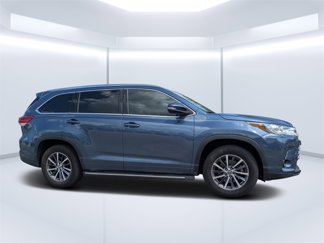 Used 2017 Toyota Highlander XLE image 1