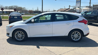 Used 2015 Ford Focus SE image 1