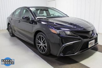 Used 2022 Toyota Camry SE image 1