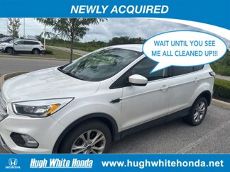 Used 2018 Ford Escape SE w/ SE Sync 3 Package image 1