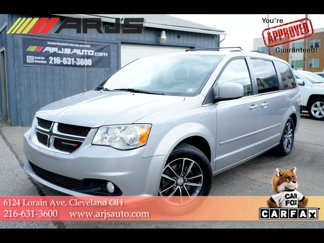Used 2017 Dodge Grand Caravan SXT image 1