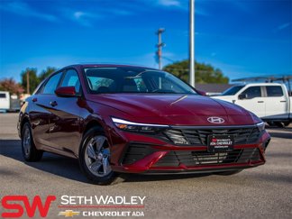 Used 2025 Hyundai Elantra SE image 1