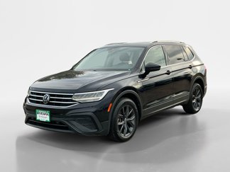 Used 2022 Volkswagen Tiguan SE w/ Panoramic Sunroof Package image 1