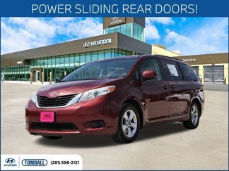 Used 2014 Toyota Sienna LE image 1